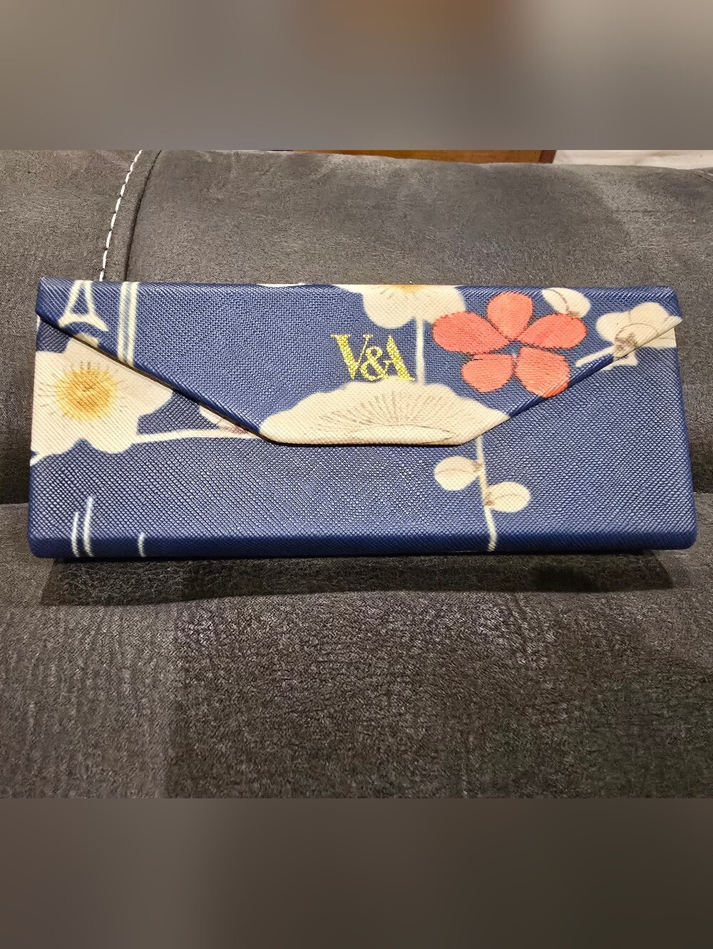 V&A Victoria & Albert Museum Blue Floral Hard Eyeglasses Case